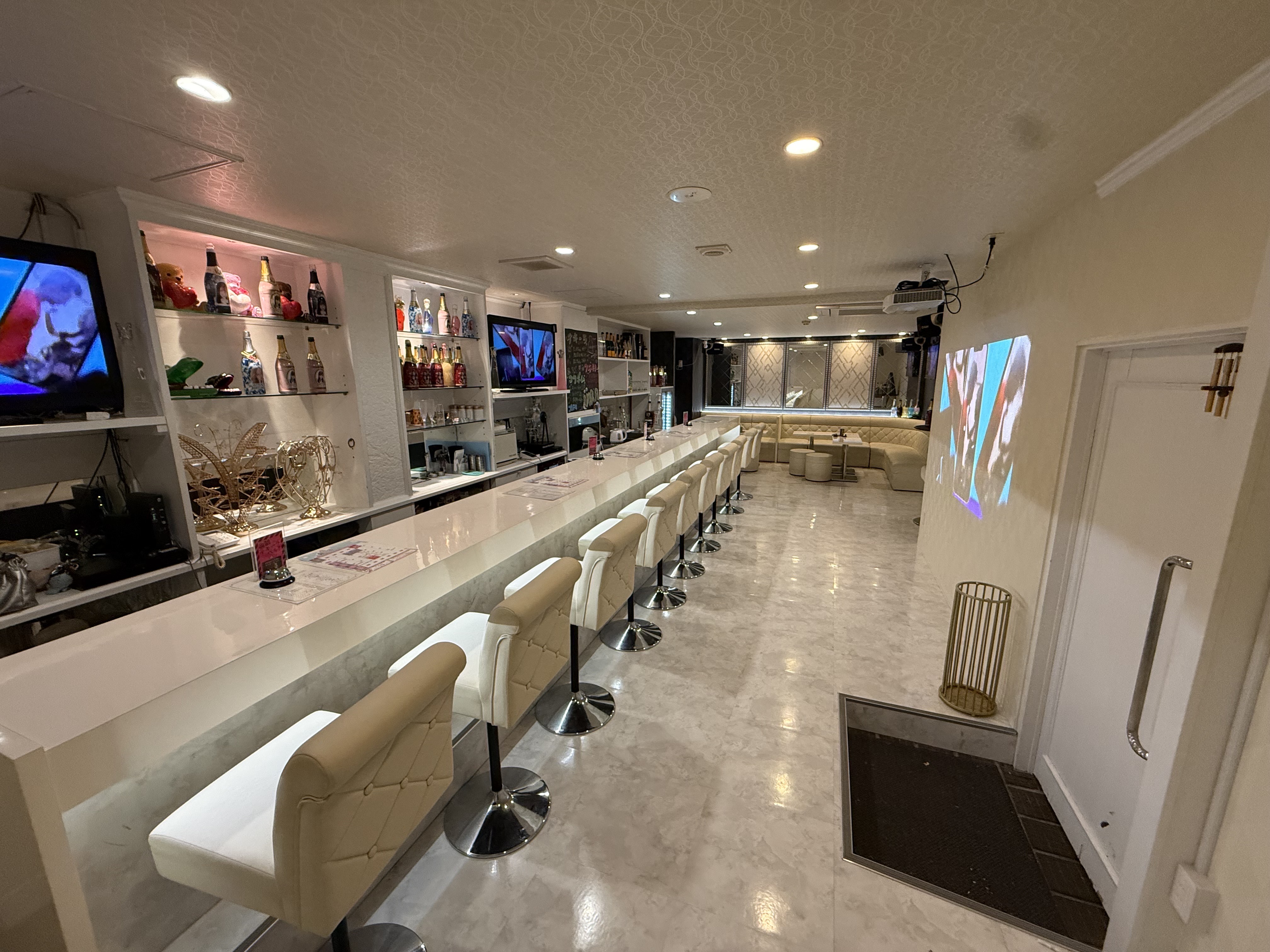 VIRA 店内